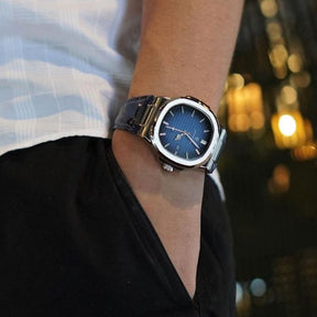 Relógio Masculino Nautilus Azul no braço